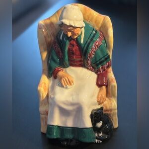 Royal Doulton “Forty Winks” HN1974 Figurine Vintage England Lady w/ Cat